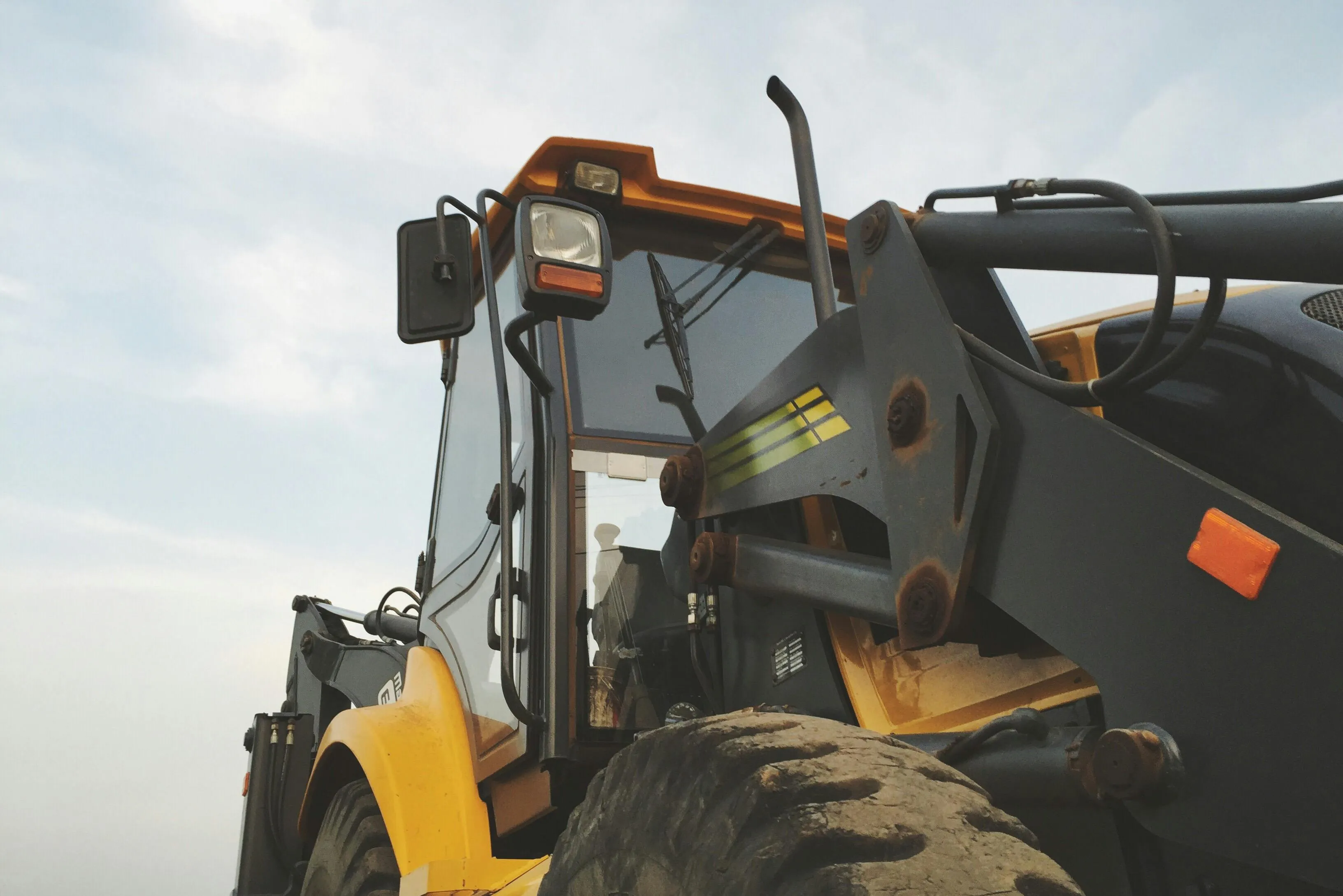 Cab and loading arm of a wheeled loader